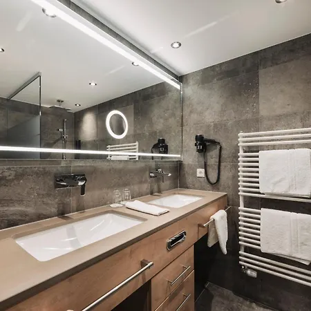 Hotel Piz Buin 4*