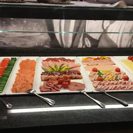 ホテル Piz Buin イシュグル