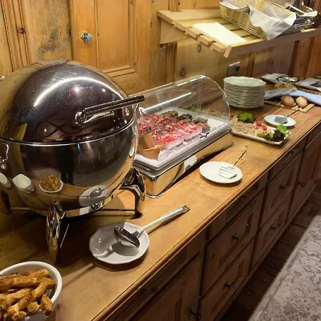 Piz Buin ホテル イシュグル
