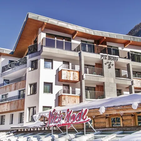 Piz Buin 4* イシュグル