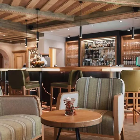 Piz Buin 4* イシュグル