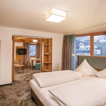 Piz Buin 4* イシュグル